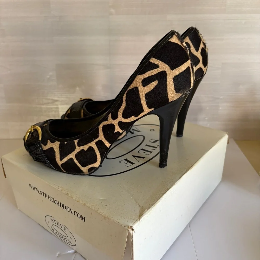 Steve Madden Womens Lezlie Peep Toe Pumps Giraffe Print Calf Hair Buckle Size 9M